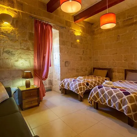 Make A Splash! 3br Farmhouse, Pool & Country Views Vakantiehuis Munxar