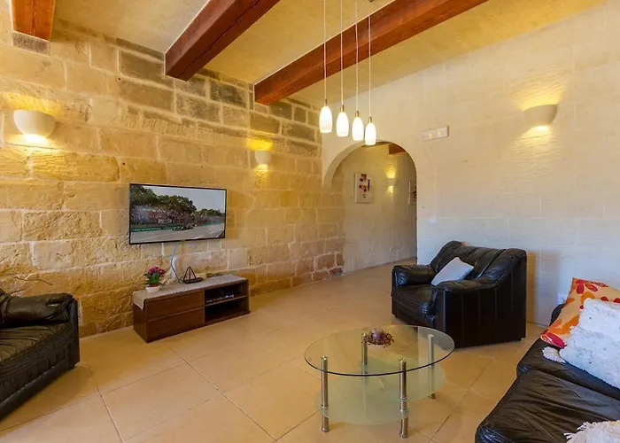 Make A Splash! 3br Farmhouse, Pool & Country Views Hébergement de vacances Munxar