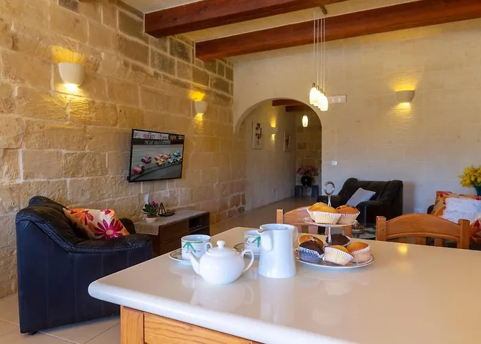 Hébergement de vacances Make A Splash! 3br Farmhouse, Pool & Country Views Munxar