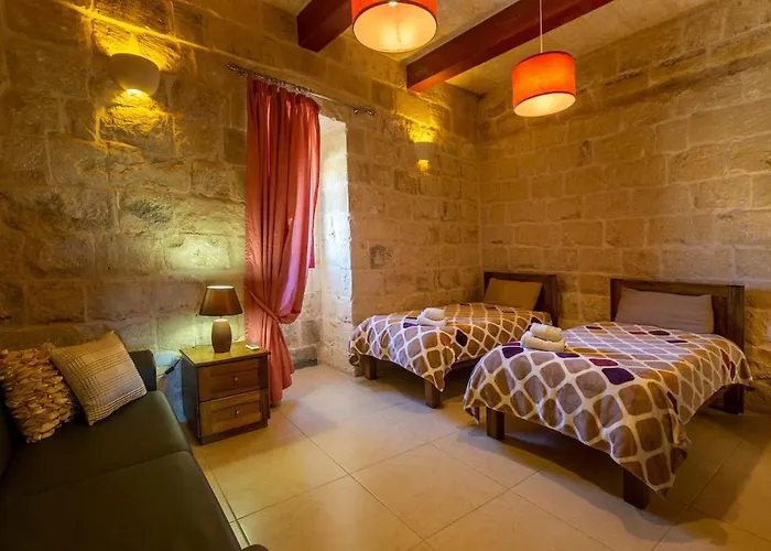 Make A Splash! 3br Farmhouse, Pool & Country Views Hébergement de vacances Munxar