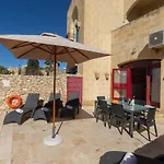 Tatil Evi Make A Splash! 3br Farmhouse, Pool & Country Views
