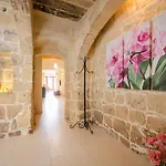 Tatil Evi Make A Splash! 3br Farmhouse, Pool & Country Views Munxar