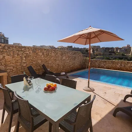 Make A Splash! 3br Farmhouse, Pool & Country Views Ferienhaus Munxar