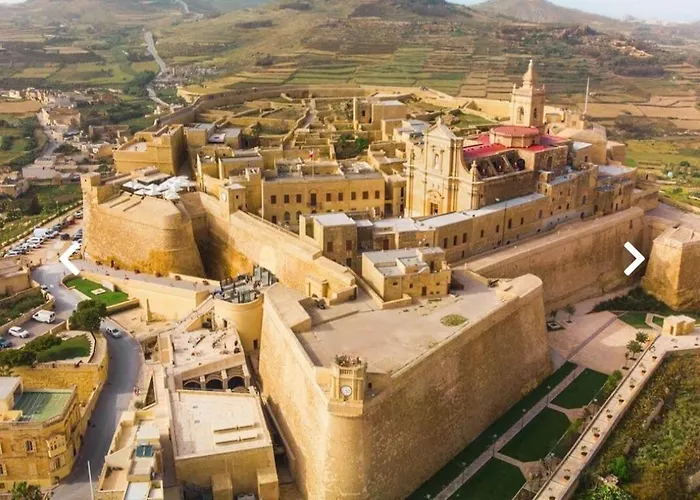 Make A Splash! 3br Farmhouse, Pool & Country Views *