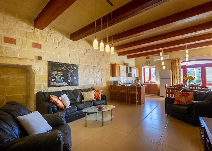 Case de vacanță Make A Splash! 3br Farmhouse, Pool & Country Views Munxar